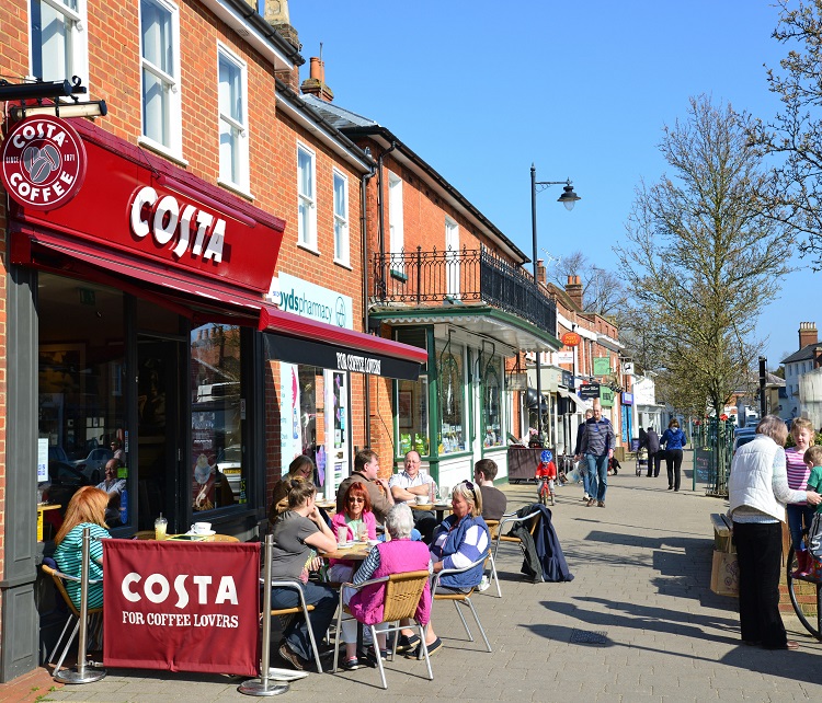 E52RGD Costa Coffee shop, The High Street, Hartley Wintney, Hampshire, England, United Kingdom. Image shot 2014. Exact date unknown.